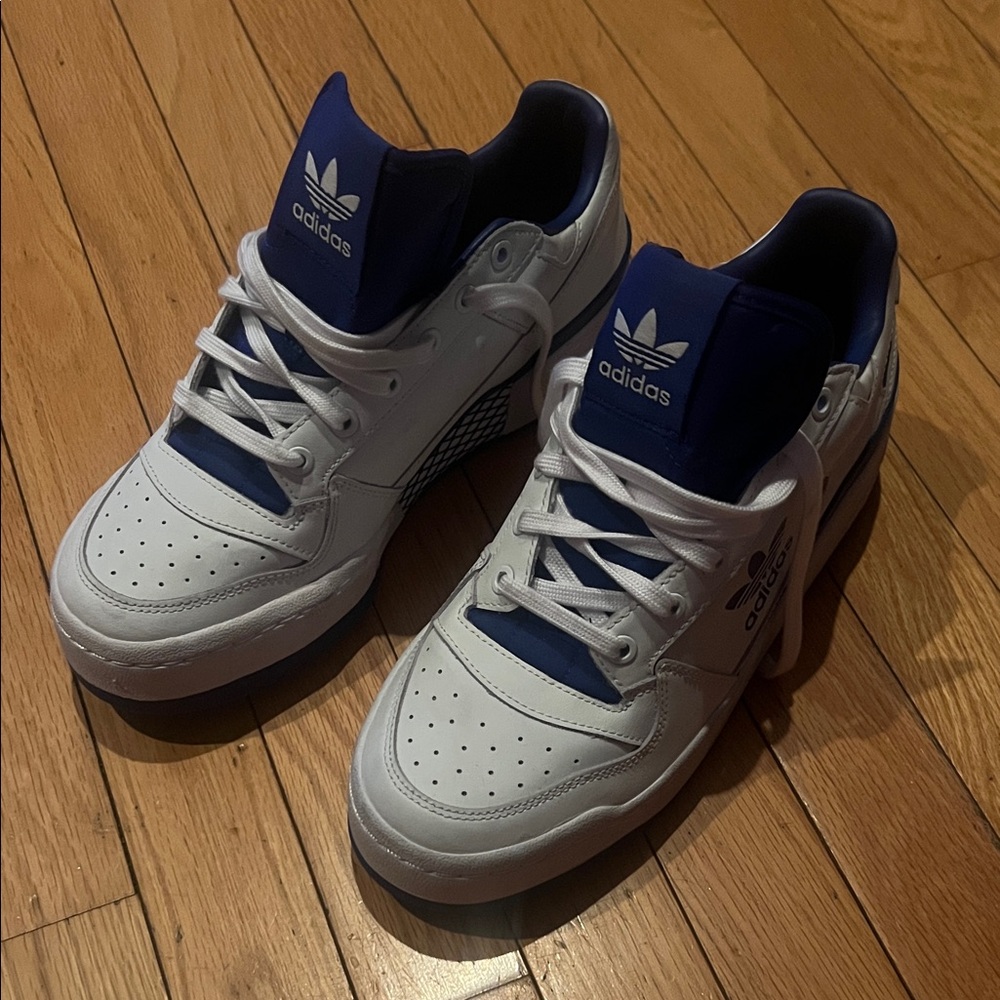 adidas Originals Women White and Navy Sneakers
